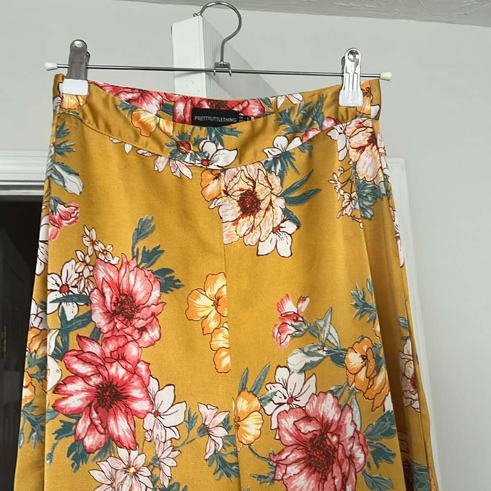 PRETTY LITTLE THING SATIN FLORAL HIGH WAISTED PANTS